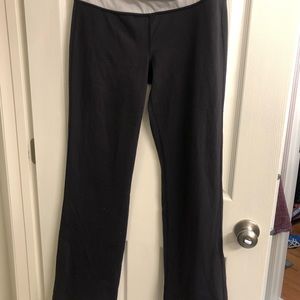 Lululemon sz 10 yoga pants.interior pocket. Cute pattern at waist.